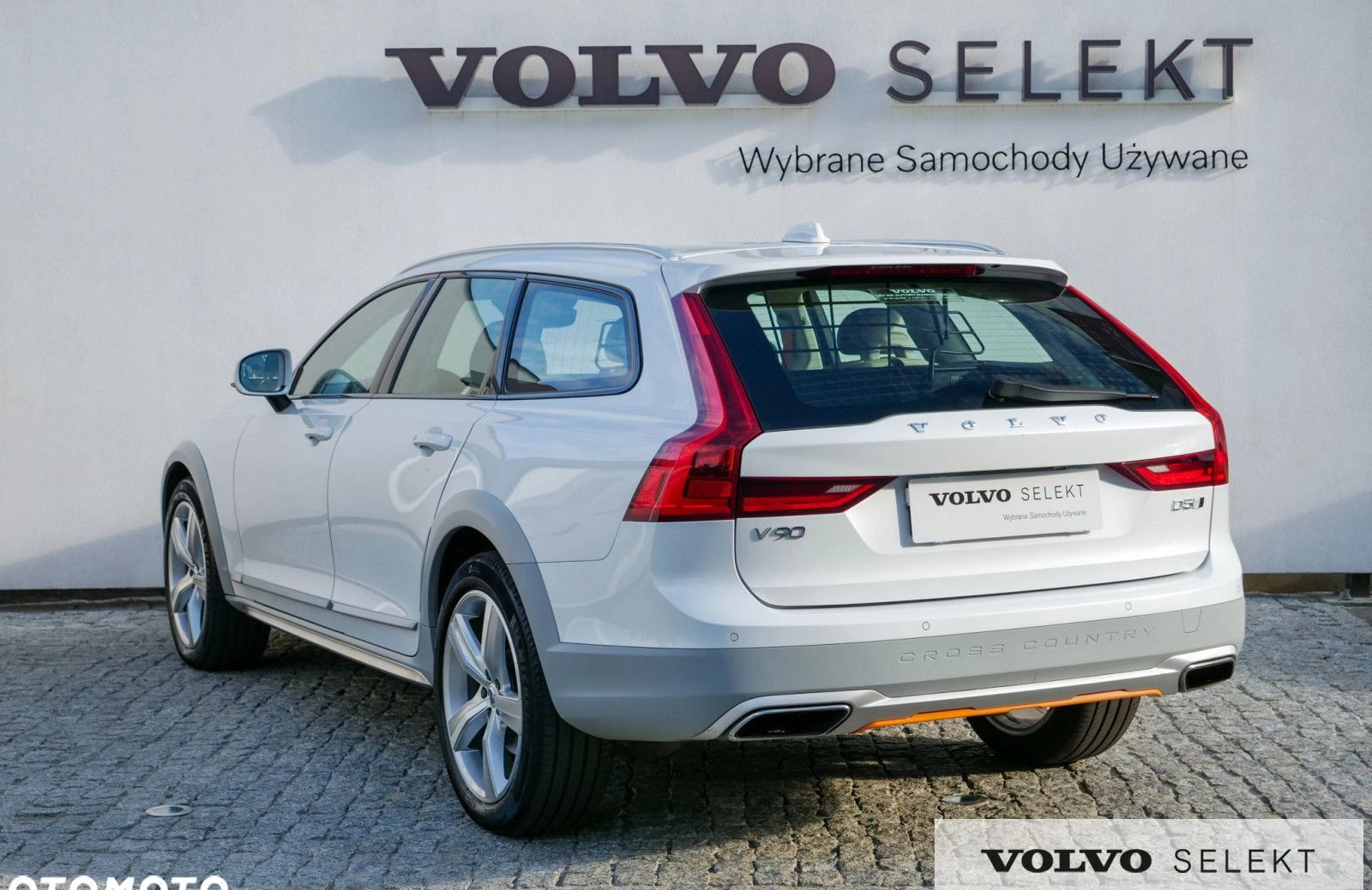 Volvo V90 Cross Country cena 152900 przebieg: 131120, rok produkcji 2018 z Gąbin małe 781